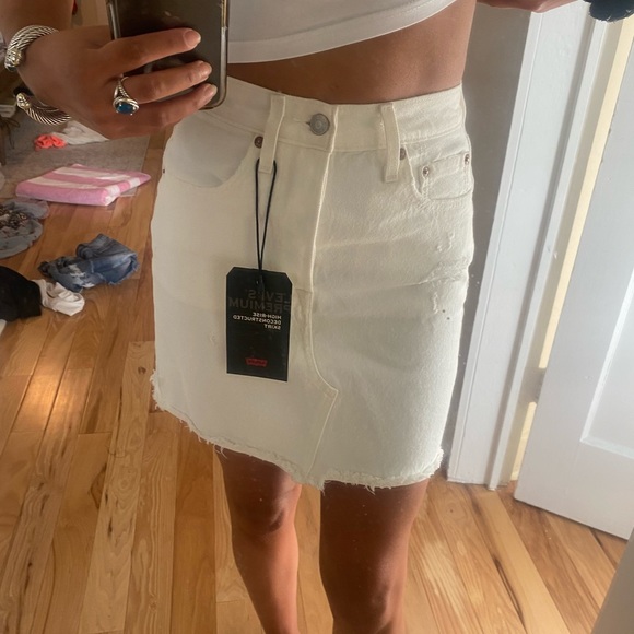 Levi’s High Rise Deconstructed Jean Skirt NWT - Picture 2 of 9